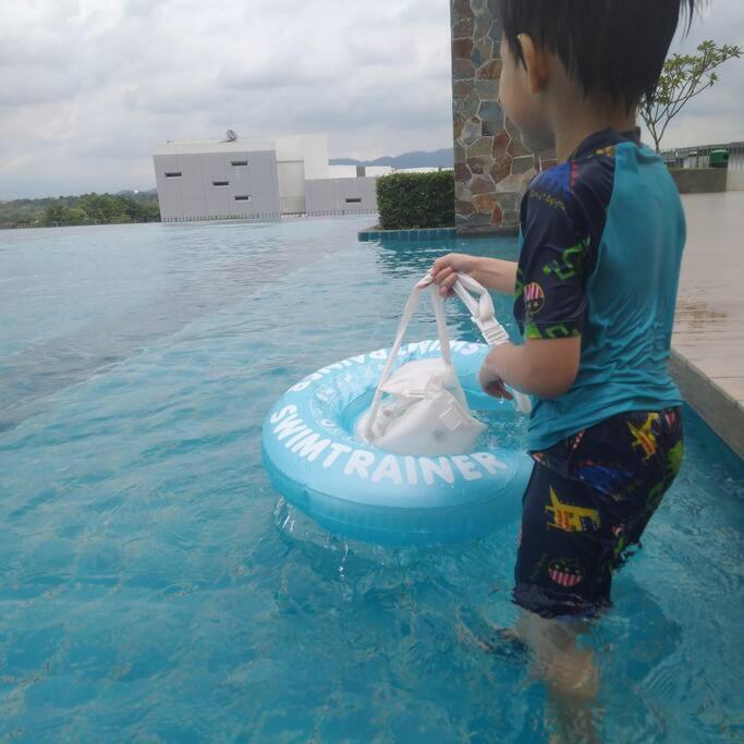 Hani Homestay Wifi Netflix Secure Parking Klia Usim Inti Aeon Mall Nilai Exterior foto